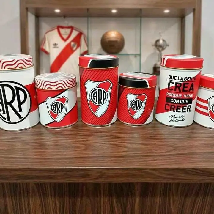 ¡Pasión millonaria en tu mesa! Llegaron los Sets de Latas Materas de River Plate