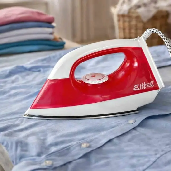 Plancha Seca Eitbel E-210 Potencia de 1200 watts Plancha seca, práctica