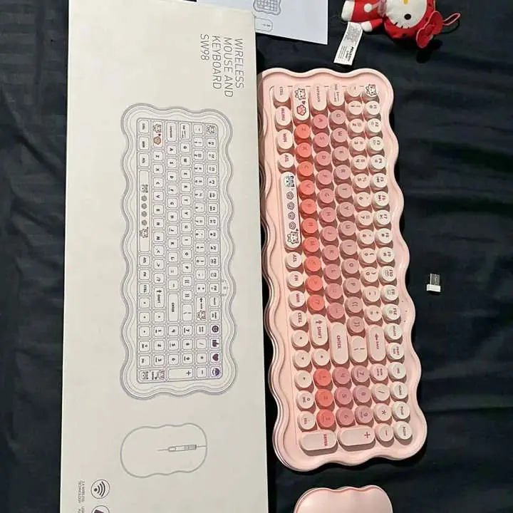 Mouse + teclado kawai rosa inalámbrico