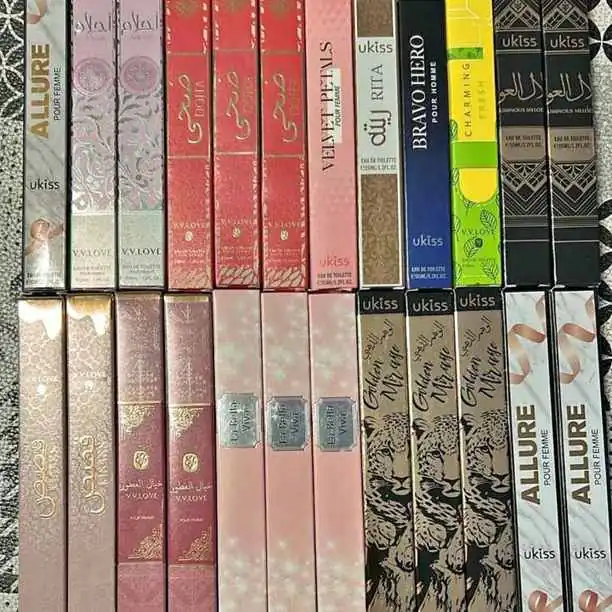 Caja de 24 perfumes arabes tubito de 35ml por $36mil a razón de $1500 c/u