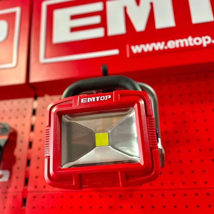 Reflector led portátil (batería incorporada) 900L $92.204