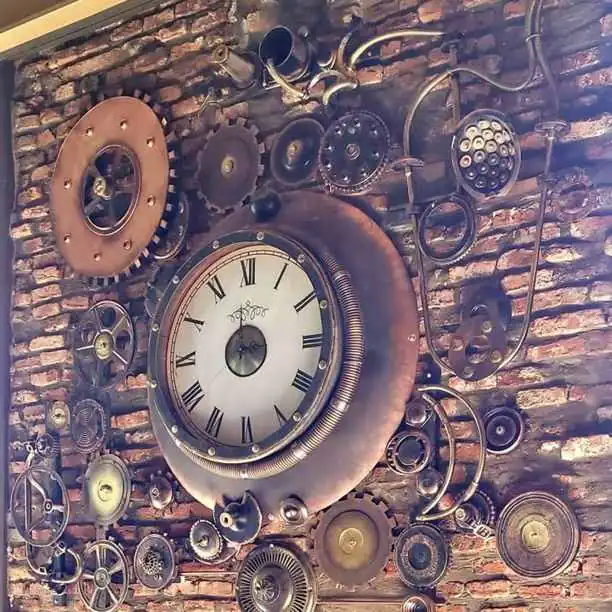 Reloj de pared de diseño industrial