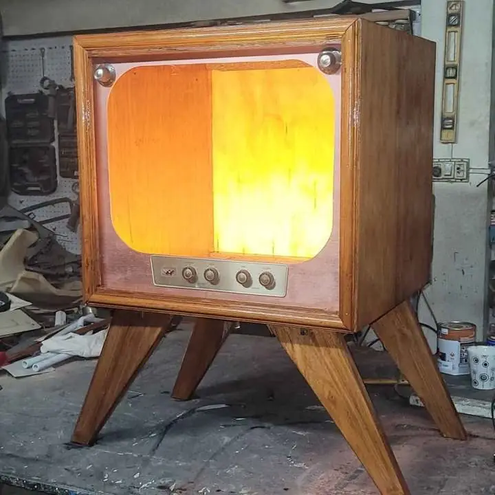 Minibar simil televisor antiguo