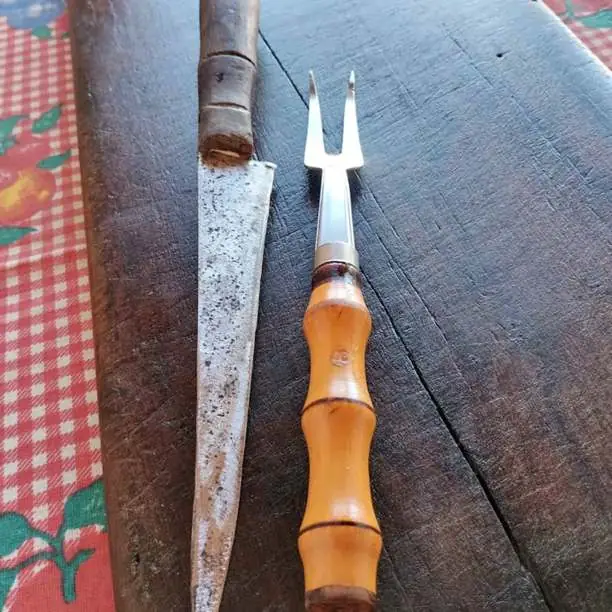 Tabla y cubiertos