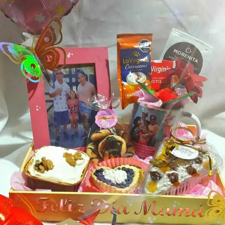 Hermosos Desayunos Personalizado para Mamá Wsp