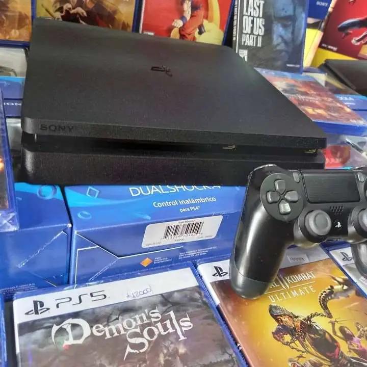 Ps4 Slim con garantía y juegos de regalo Somos local