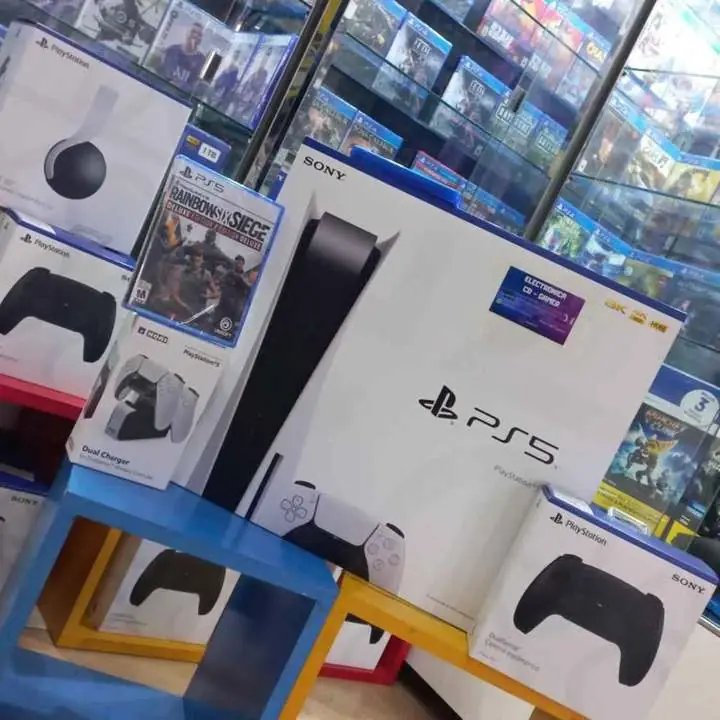Super combo ps5 standard + joystick adicional + estación de carga + juego de regaló!