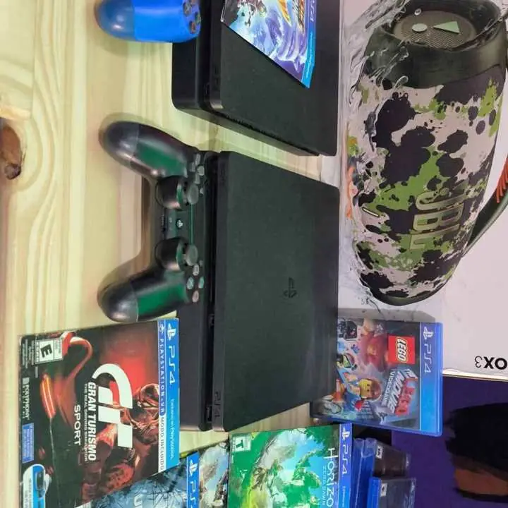 Play 4 local abierto al público