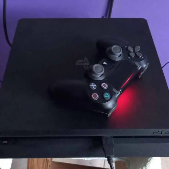 Ps4 1tb slim joystick