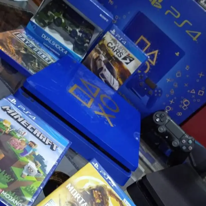 Ps4 Slim con garantía y juegos de regalo Somos local