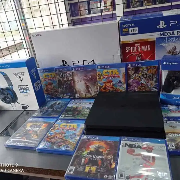 Ps4 nueva en caja con 12 meses de garantía! Somos local!