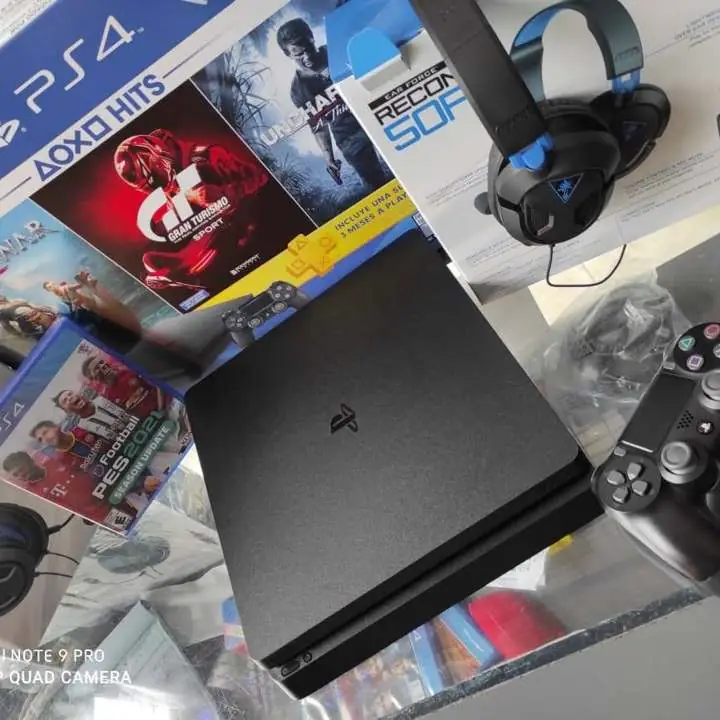 Ps4 slim con pes 21 y auriculares! Somos local!