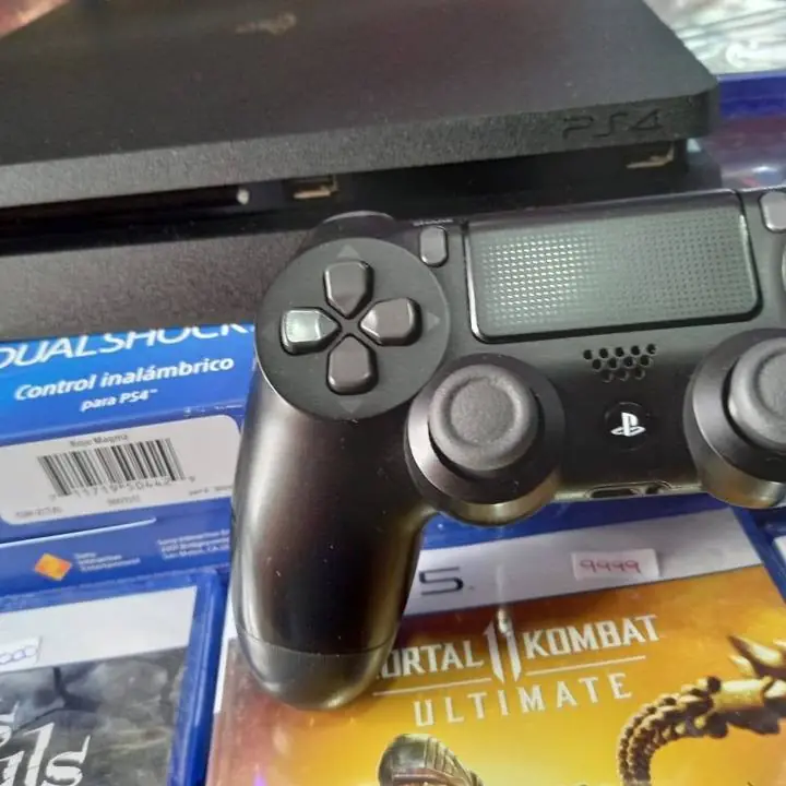 Ps4 Slim con garantía y juegos de regalo Somos local