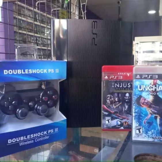 PS3 super slim 500GB + 2 juegos + joystick + garantia + local aprovechar