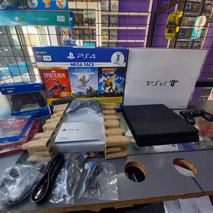 PS4 slim 1TB nuevas y seminuevas tenemos en stock aprovechen clientes garantia 12 meses