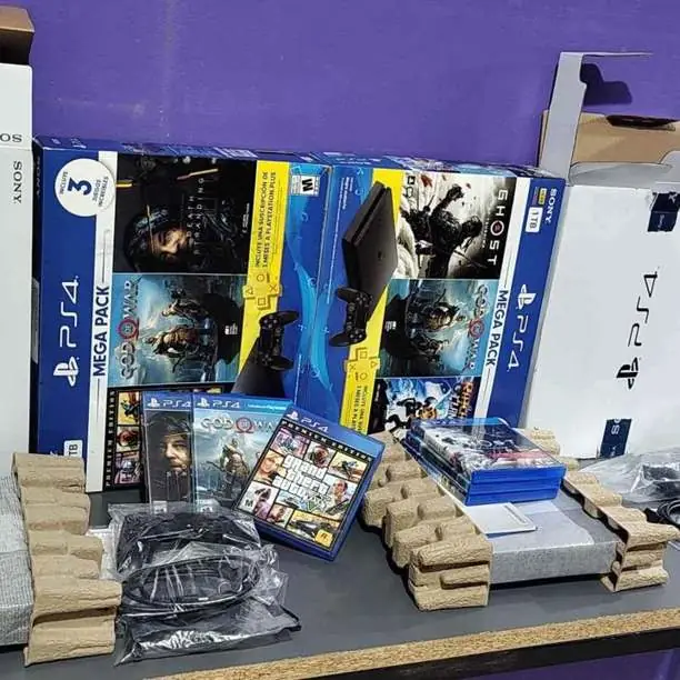 Ps4 con 3 juegos nuevas