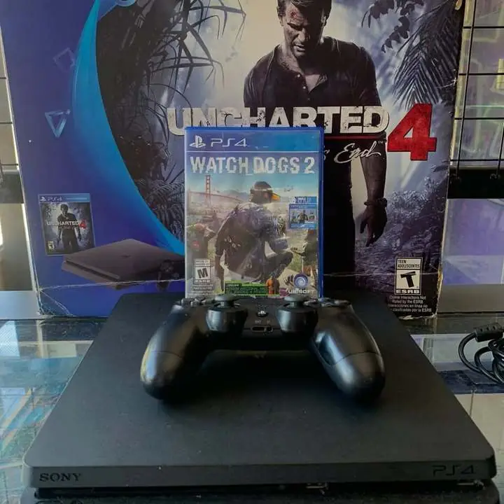 Ps4 slim seminueva + juego de regalo
