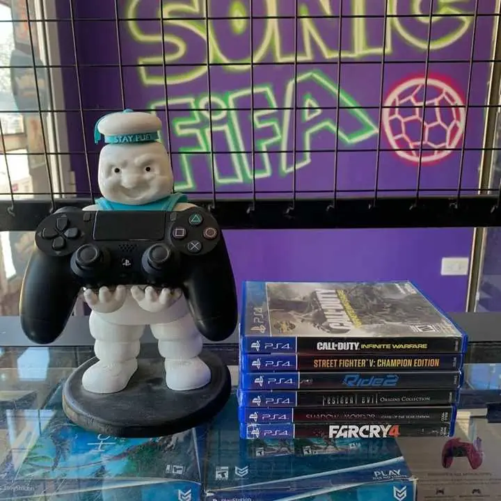 Joystick ps4 seminuevo + juego de regalo