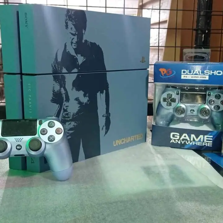 Play 4 Nueva Edición limitada con 2 Joystick !