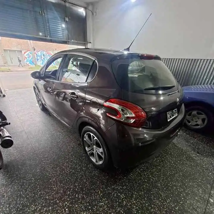 Peugeot 208 feline 1.6 vendo financio