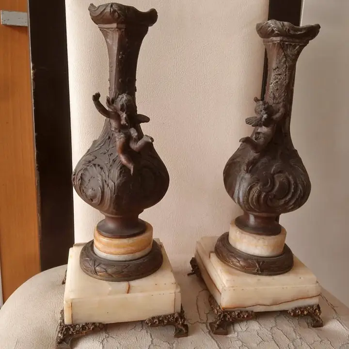 Floreros antiguos, querubines bronce fundido