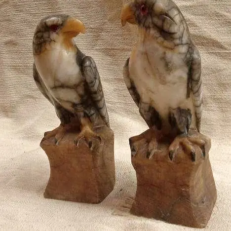 Pajaros tallados en marmol