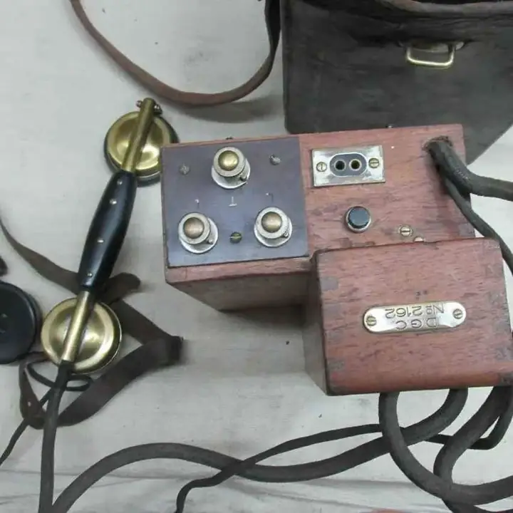 Telefono militar antiguo. 1930