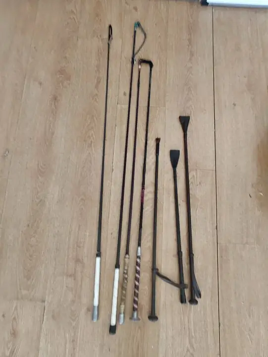 Fustas en cuero para caballería