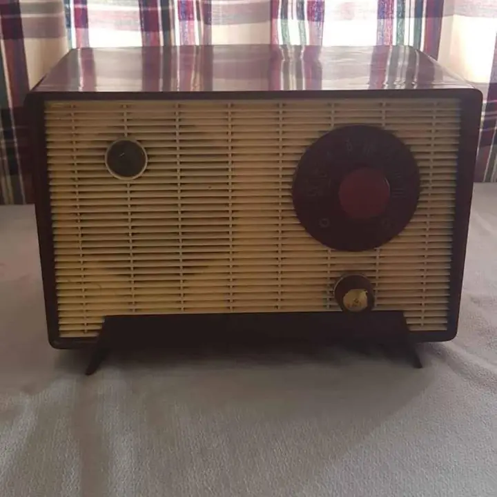 Radio RCA fabricado en baquelita