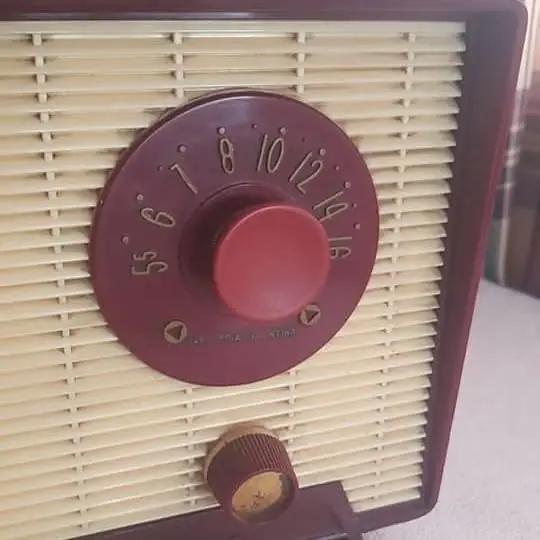 Radio antiguo RCA en baquelita