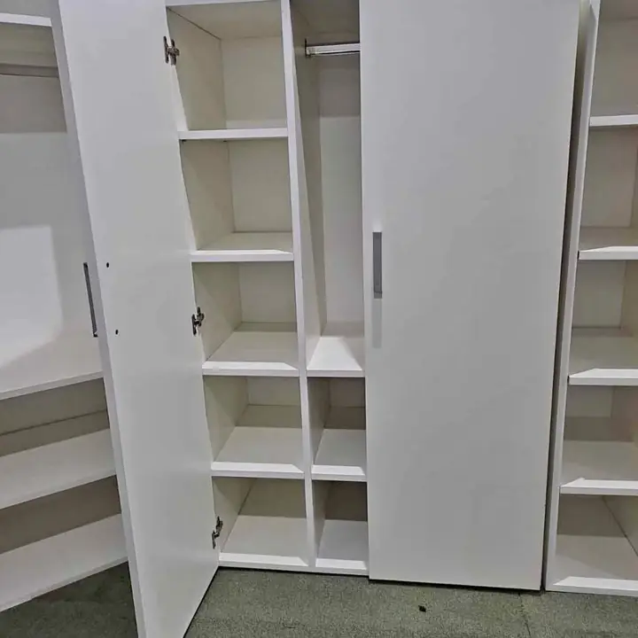 Hola..tengo en promo vestidor 150x90 con puertas $150.000 hacemos envios! para más info te dej