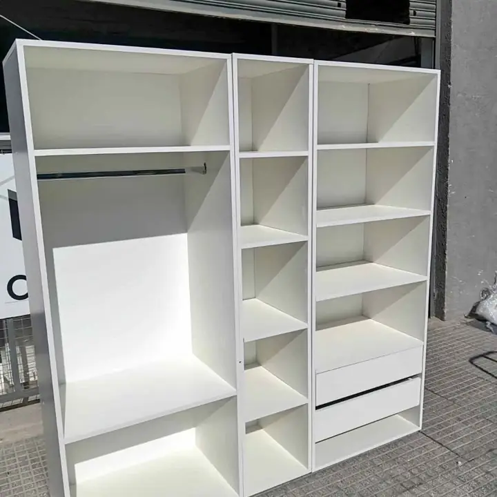 Buenas tengo en promo vestidor en 3 modulos 180X180X45 $260.000