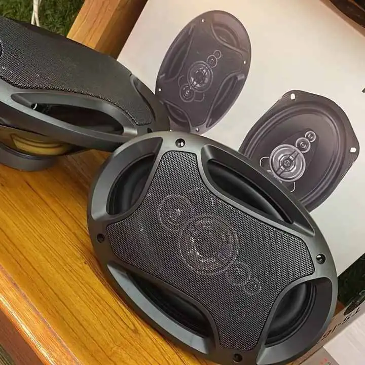 Parlantes le auto!