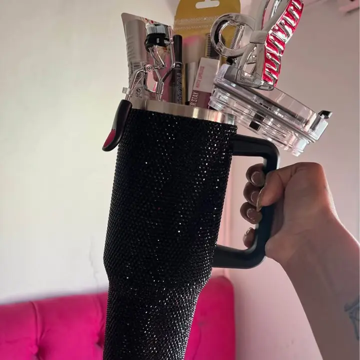 Vaso térmico + maquillajes