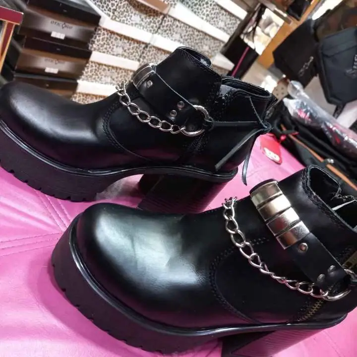 Zapatos de cuero!