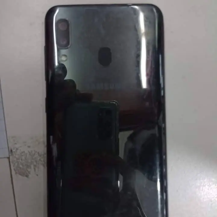 VENDO A20 A $36.000 impecable sin una rajaduras muy poco tiempo de uso