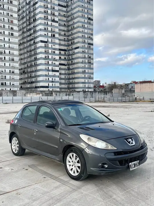Liquido Peugeot 207 1.4 nafta titular 130 mil kms inpecable 4.800.000 el efectivo inpecable