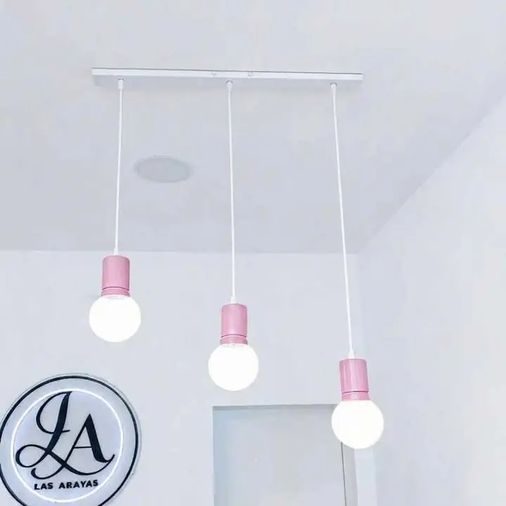 Lampara moderna colgante de 3 spots blanca con rosa pastel