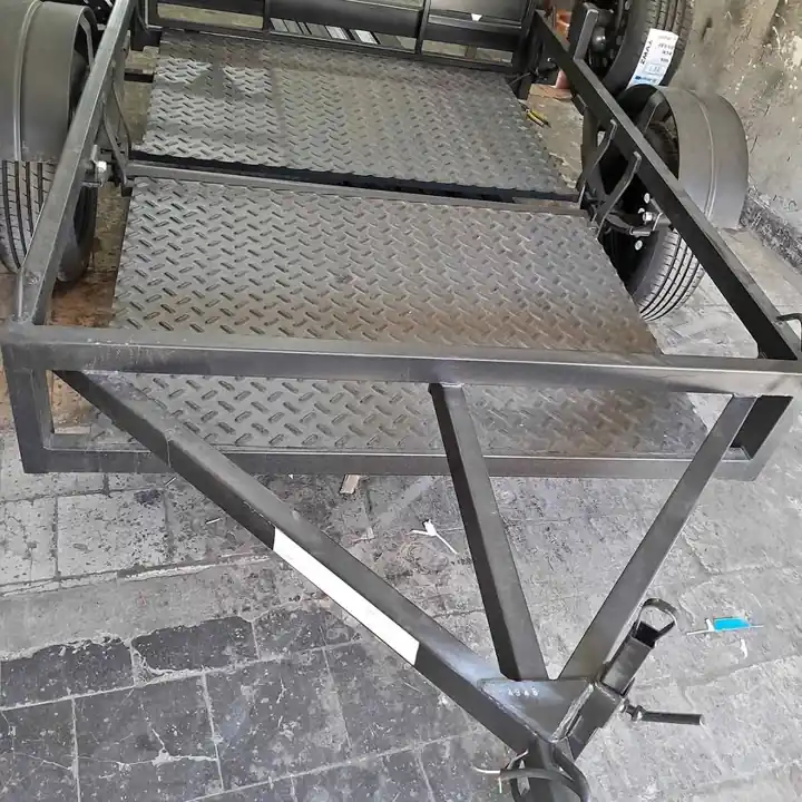 Vendo trailer super bajo para cuatriciclo Precio es con cubiertas instalación eléctrica incluida!