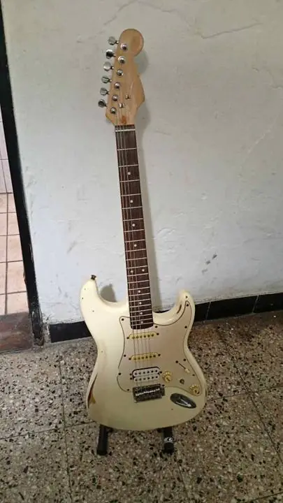Vendo Stratocaster SX