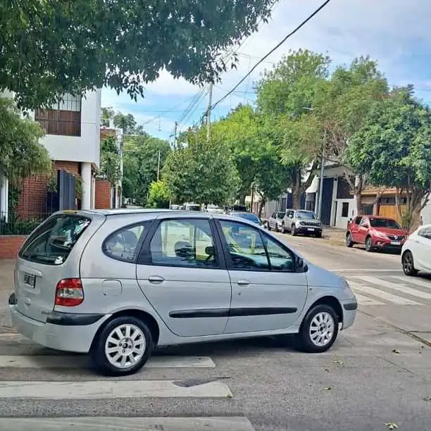Renault scenic 1.9diesel Full full.aire direcion. Modelo 2005 Levanta cristales x4 cierre $4.000.00