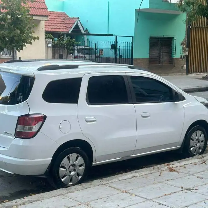 Chevrolet Spin LT 2017 1.8 nafta y gnc Excelente mecánica y funcionamiento $9.500.000