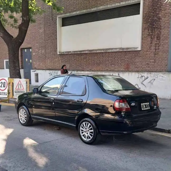 Fiat siena nafta modelo 2005 .4 cubiertas nuevas Exelente mecanica.y funcionamiento aire y direccion