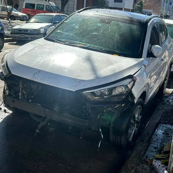 Leer bien el aviso Hyundai tucson 2WD 2.0 nafta 2017 en marcha Tengo título y cédula