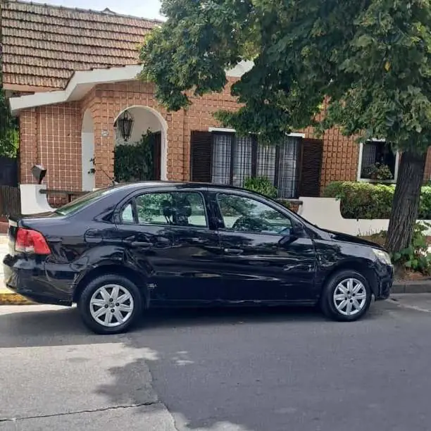 Volkswagen voyage 2010 Nunca taxi aire y direccion Tiene 200 mil kilometros Todos los papeles$4.200