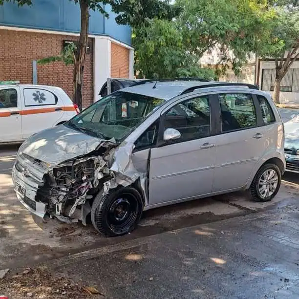 Leer bien. titular fallecido.fiat idea modelo 2015 la mas ful con GNC de 5TA 100 mil KILOMETROS$2.9