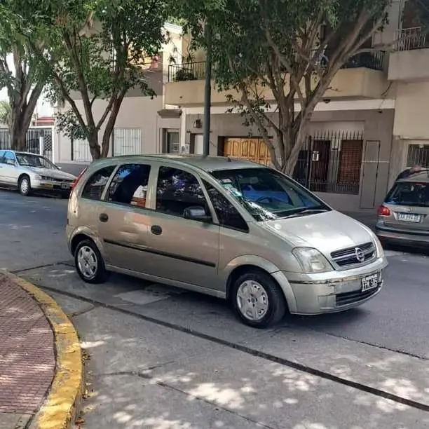 Chevrolet meriva gl 1.8 2007 con gnc exelente estado y funcionamiento bien de cubiertas $4.000.000