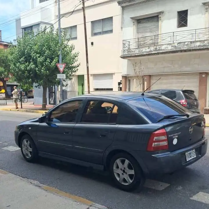 Chevrolet astra gl 2.0 nafta modelo 2007aire direccion Levanta vidrios cierre . Funcionando$5.000.00