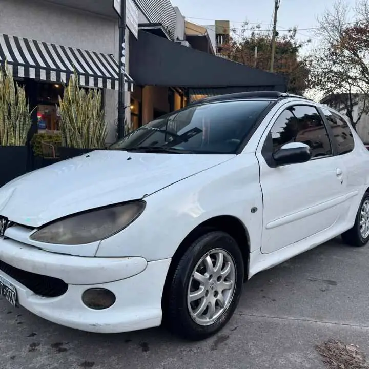 Se vende Peugeot 206 xs premium motor HDI Diesel, año 2007, 204,000. KM muy buena mecánica$4.200