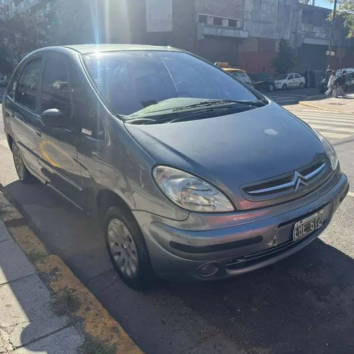 Citroen xsara Picasso 2002 2.0 exelente estado y funcionamiento documentacion completa$2.800.000